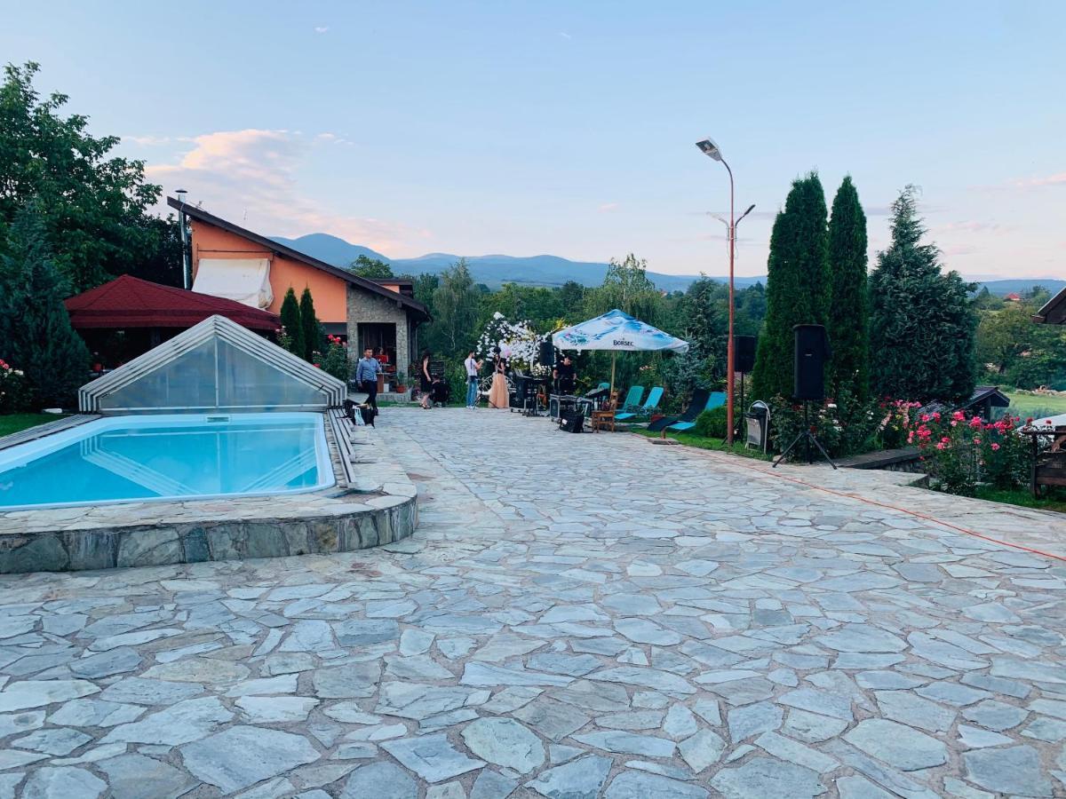 Alex & Maria Hotel Carpinisu Exterior foto