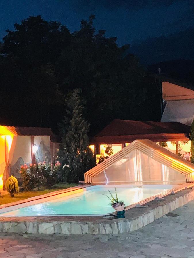 Alex & Maria Hotel Carpinisu Exterior foto