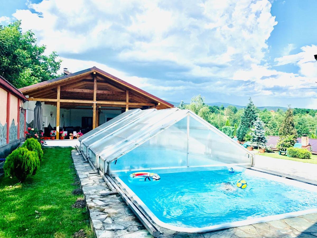 Alex & Maria Hotel Carpinisu Exterior foto